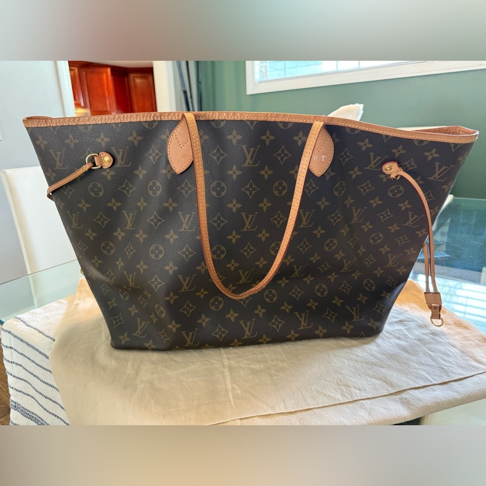 Louis Vuitton (LV) Monogram GM Neverfull bag